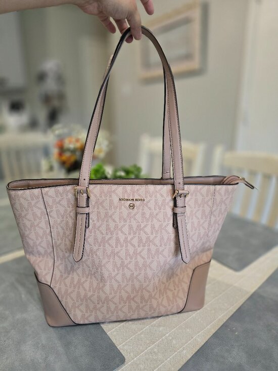 Michael Kors Handbags - Michael kors Tote Bag